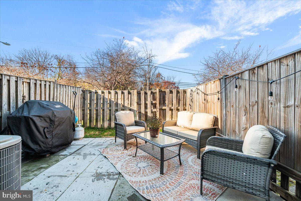 2819 Shepperton Terrace photo 23