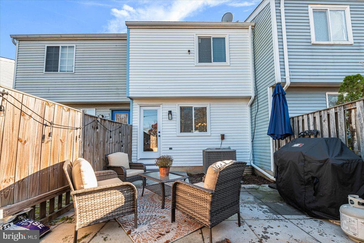 2819 Shepperton Terrace photo 25