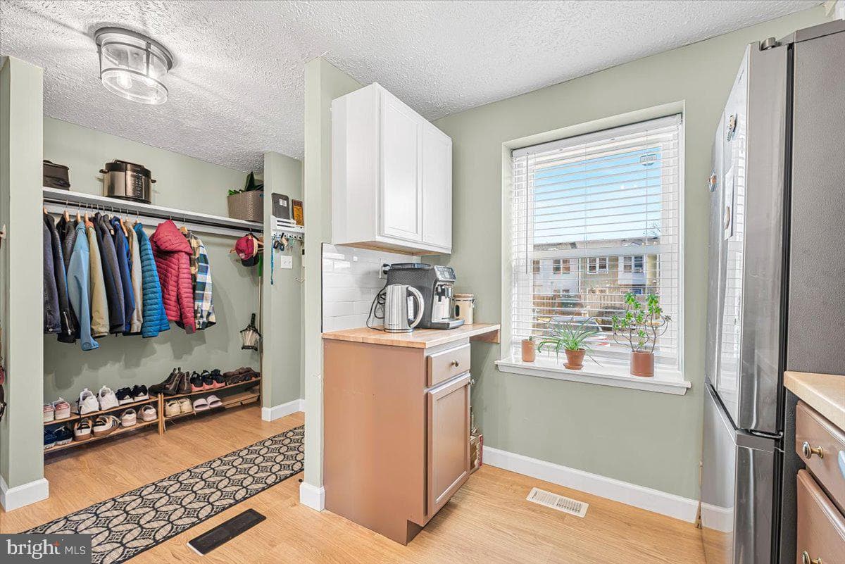 2819 Shepperton Terrace photo 5