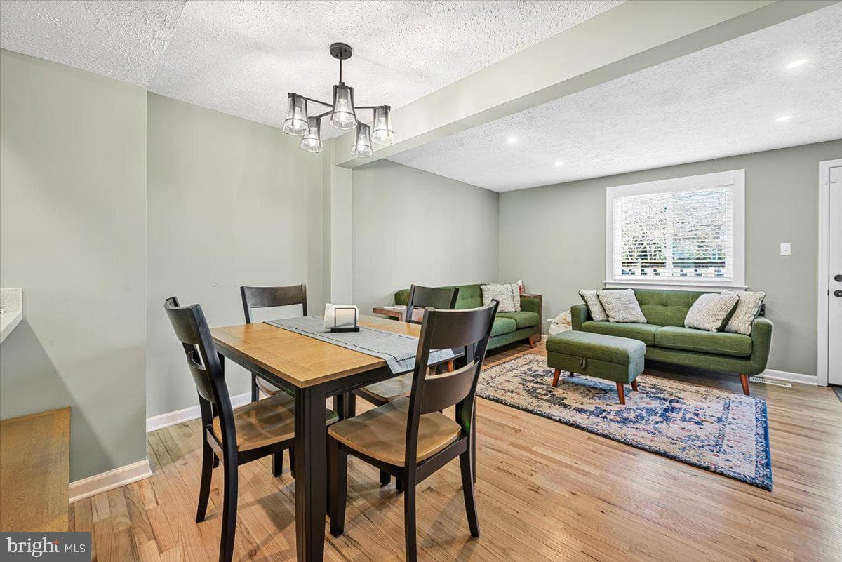 2819 Shepperton Terrace photo 7