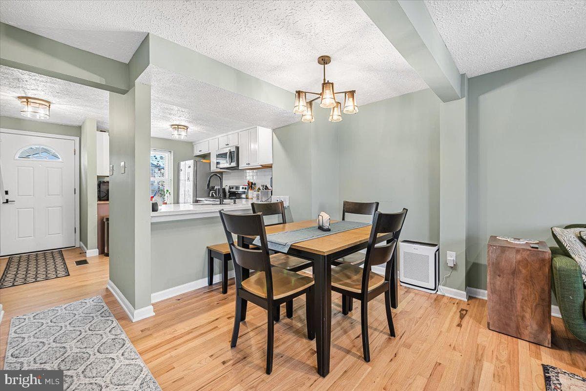 2819 Shepperton Terrace photo 8
