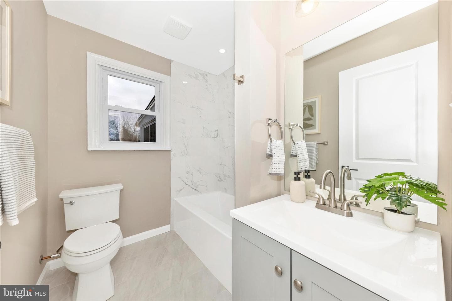 2506 Lindell Street photo 13