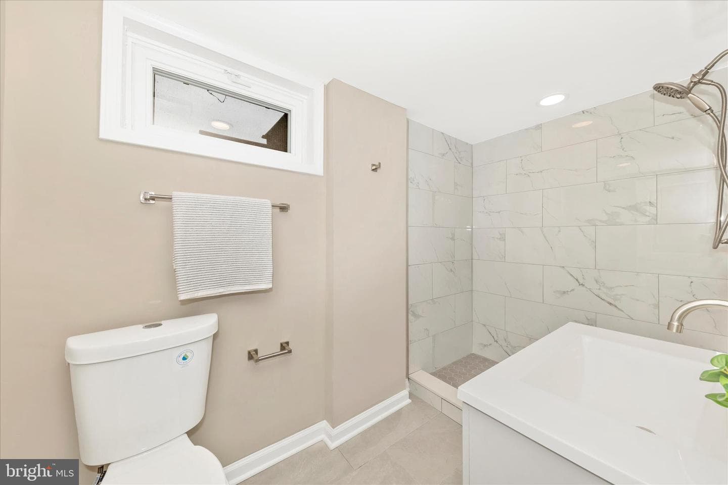 2506 Lindell Street photo 33