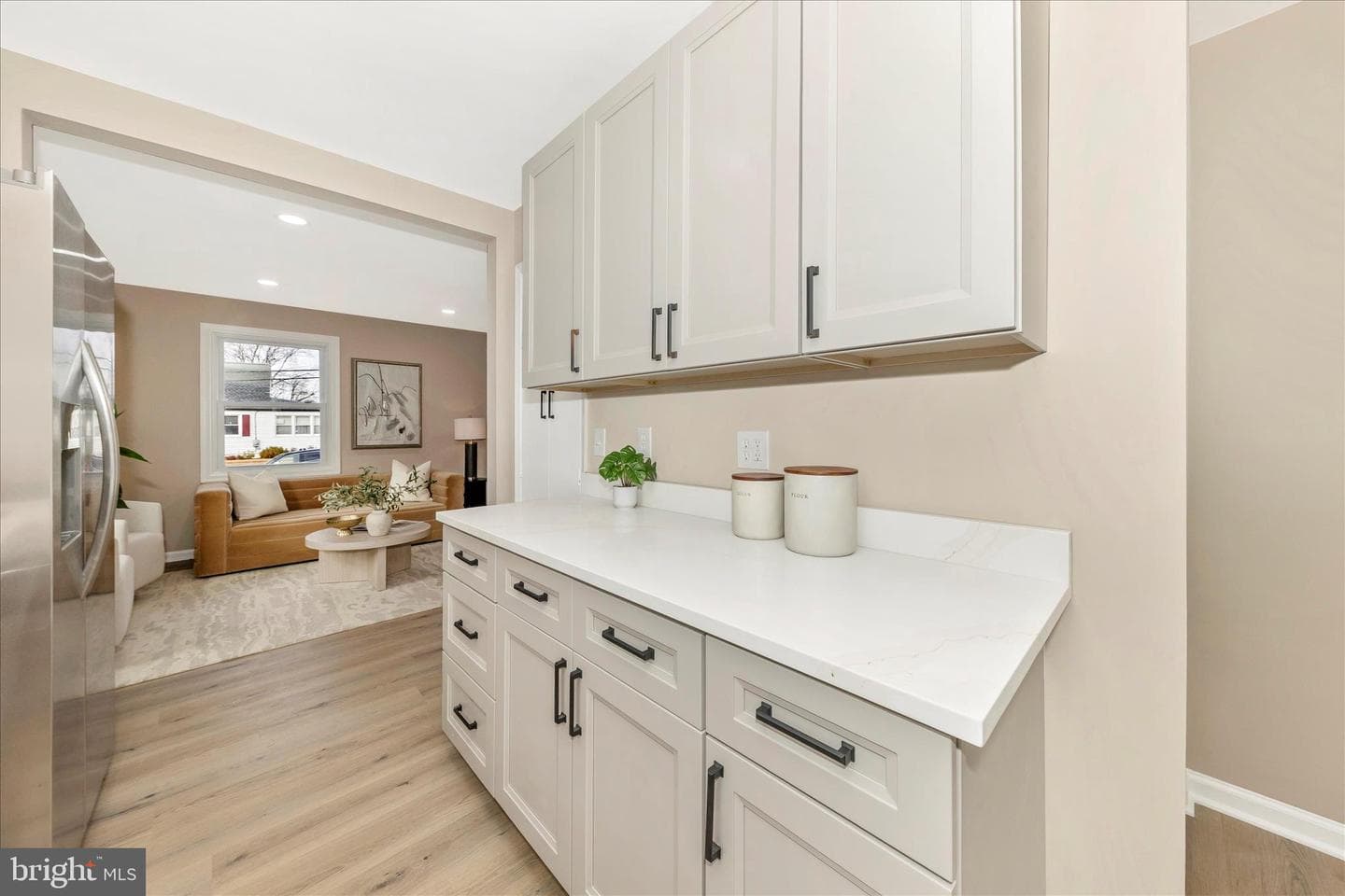2506 Lindell Street photo 8