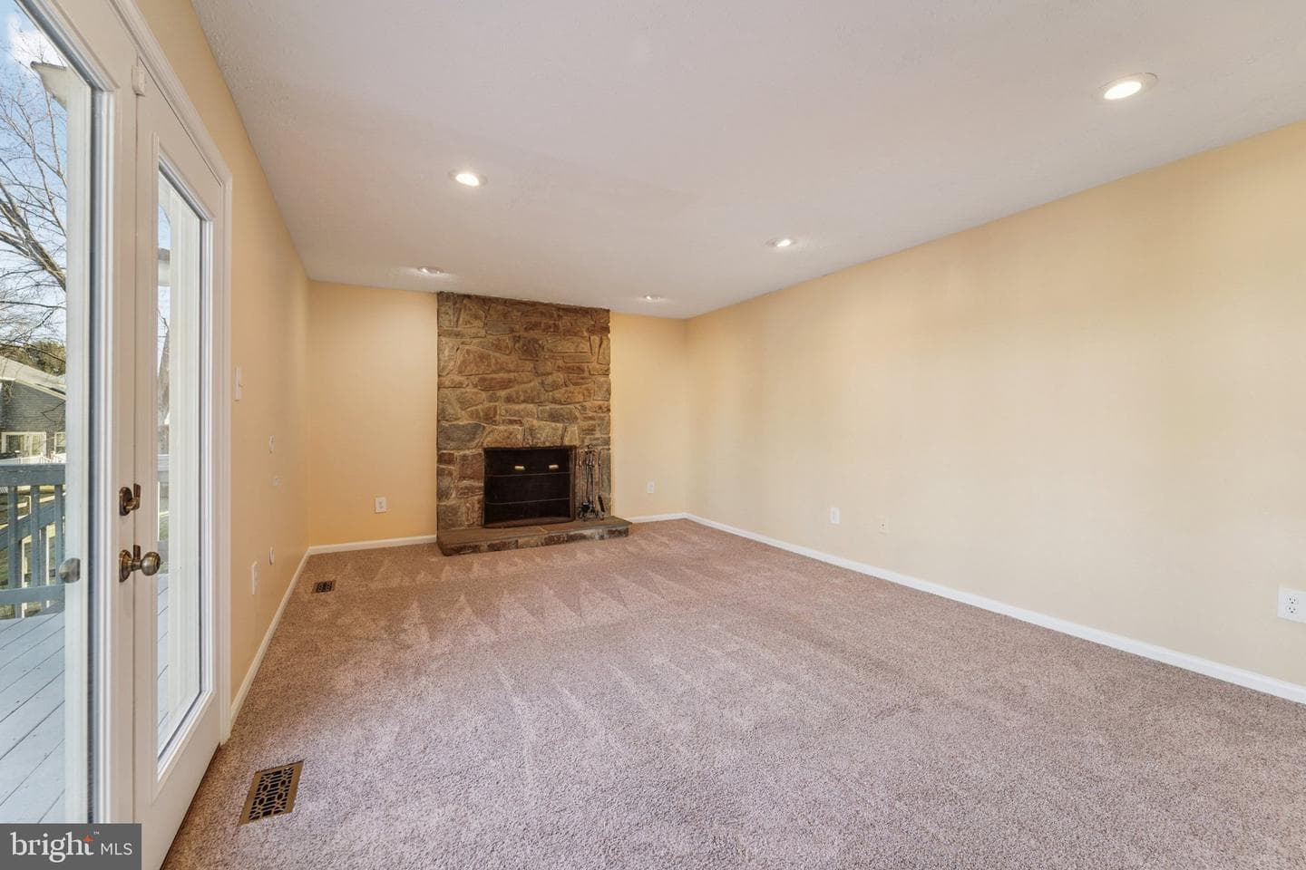 216 Bookham Lane photo 10
