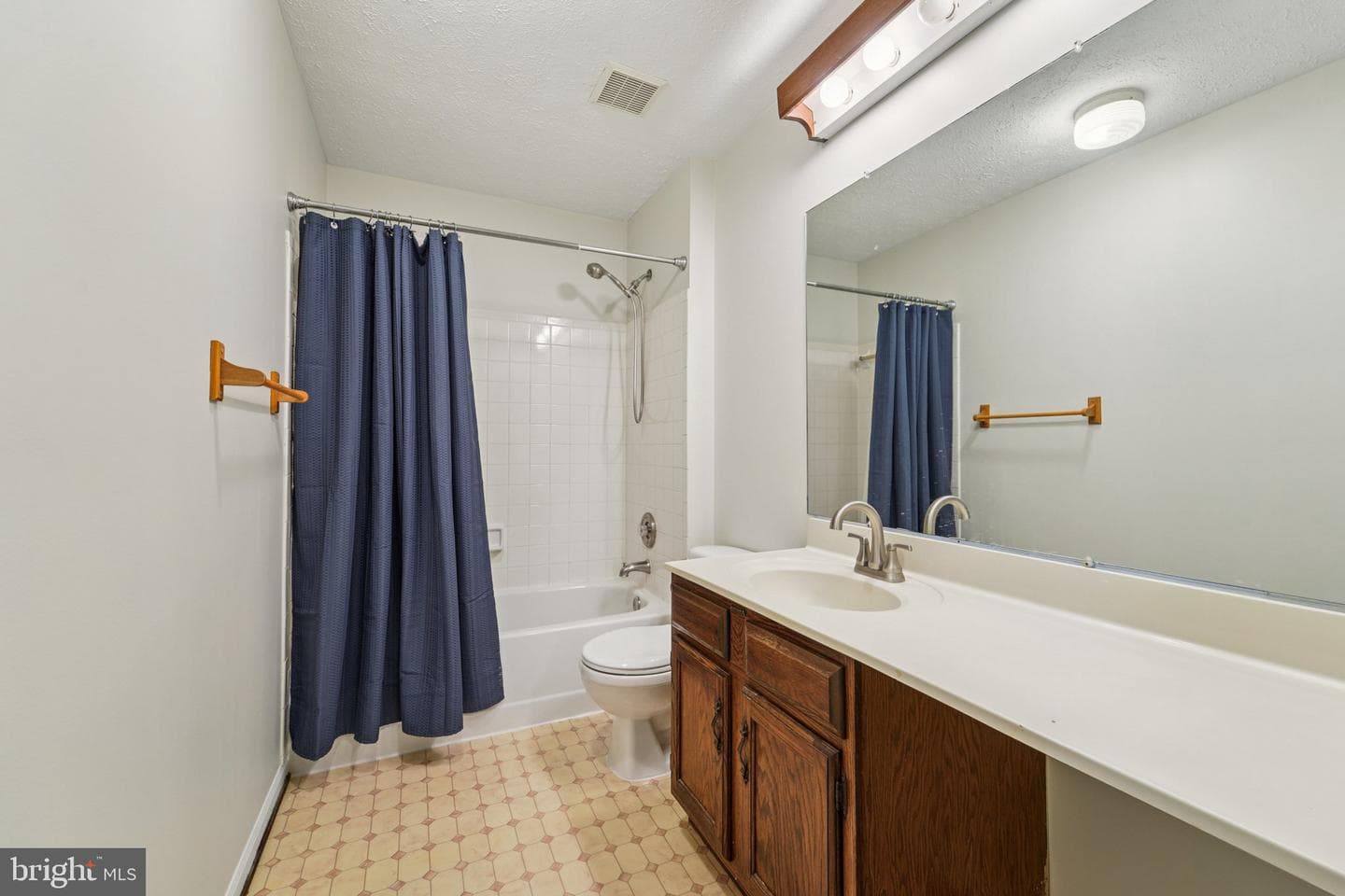 216 Bookham Lane photo 20