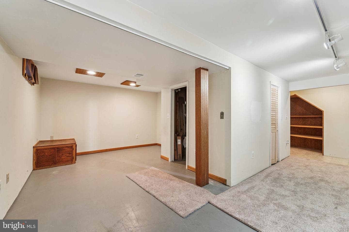 216 Bookham Lane photo 32