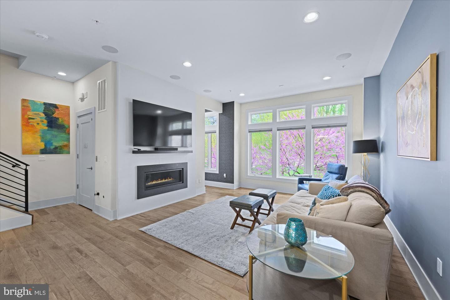 406 Barlow Place photo 4