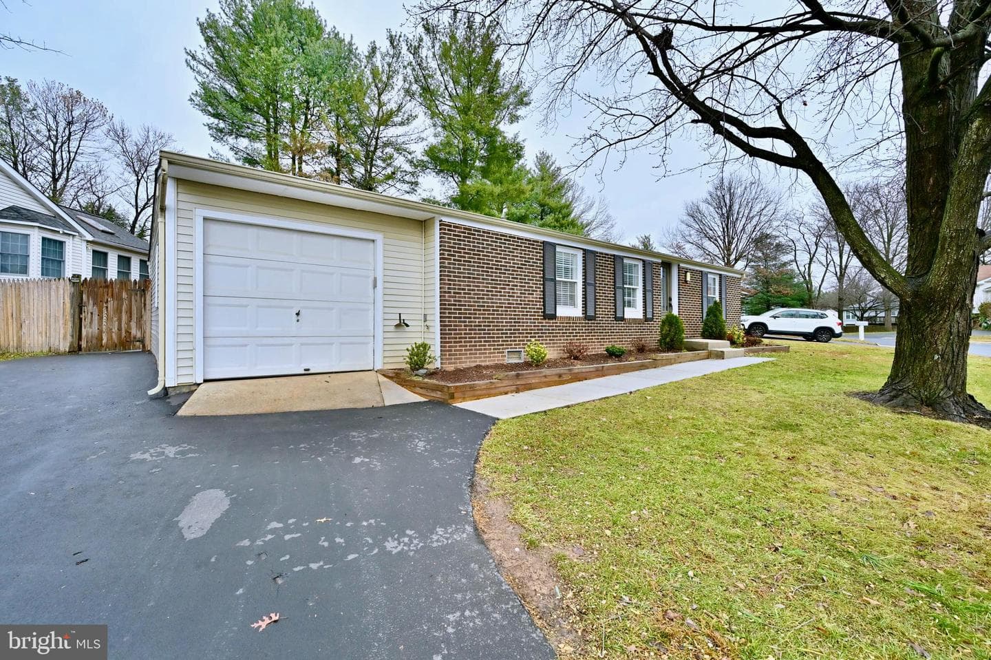 11609 Hourglass Way photo 3