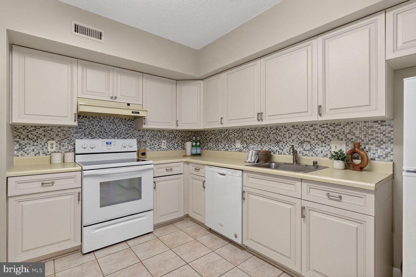 4550 N Park Avenue #301 photo 7