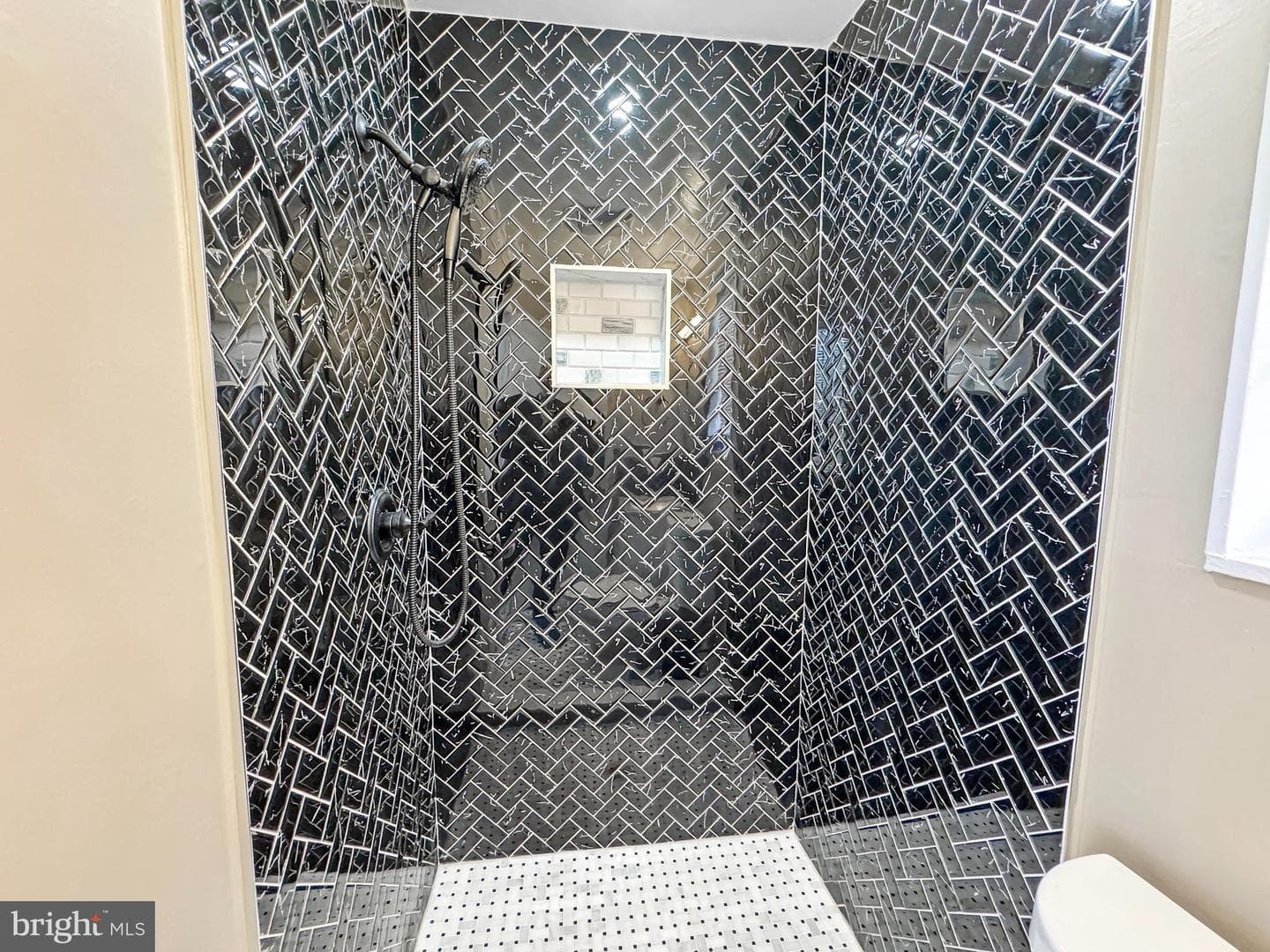 2408 Lillian Drive photo 17