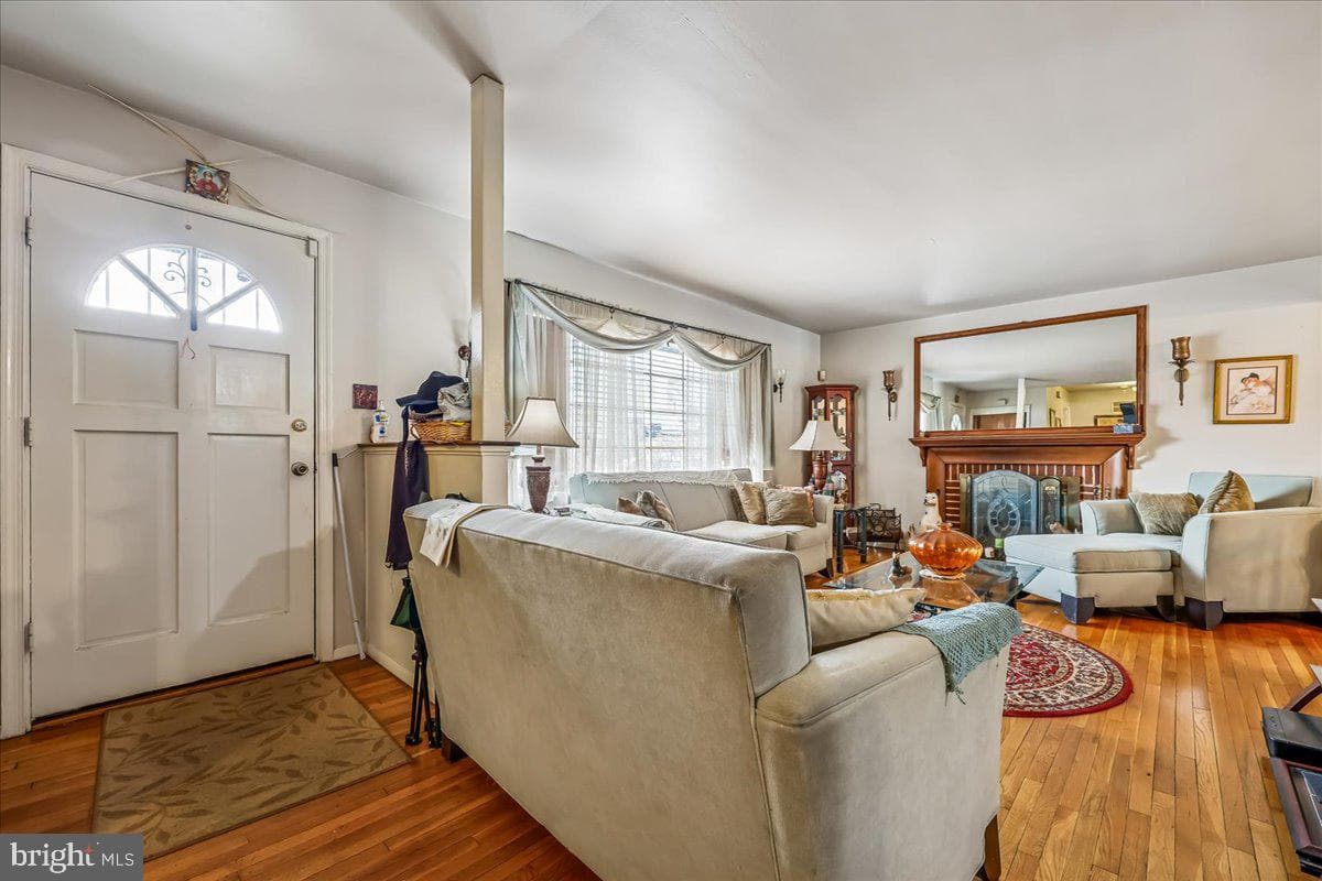 9405 Sierra Street photo 3