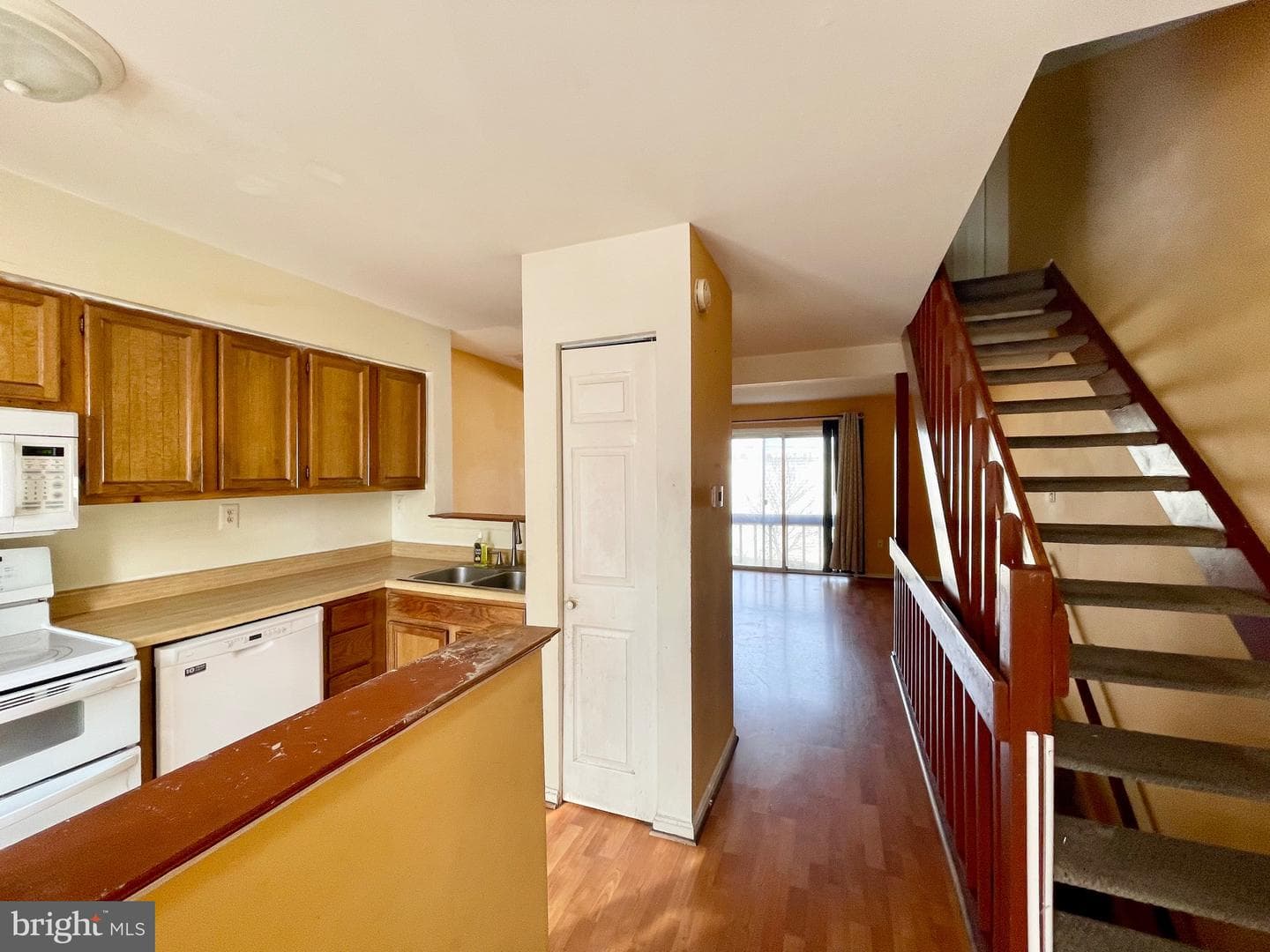 3034 Shepperton Terrace photo 3
