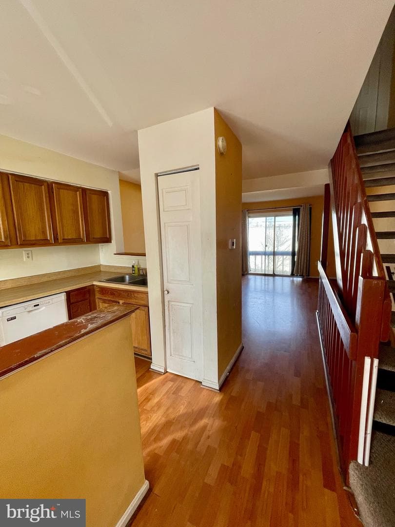 3034 Shepperton Terrace photo 8