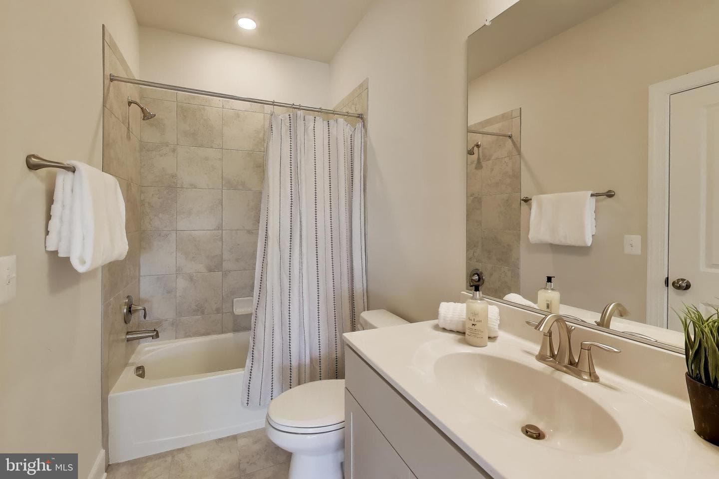 111 Armstrong Place photo 31