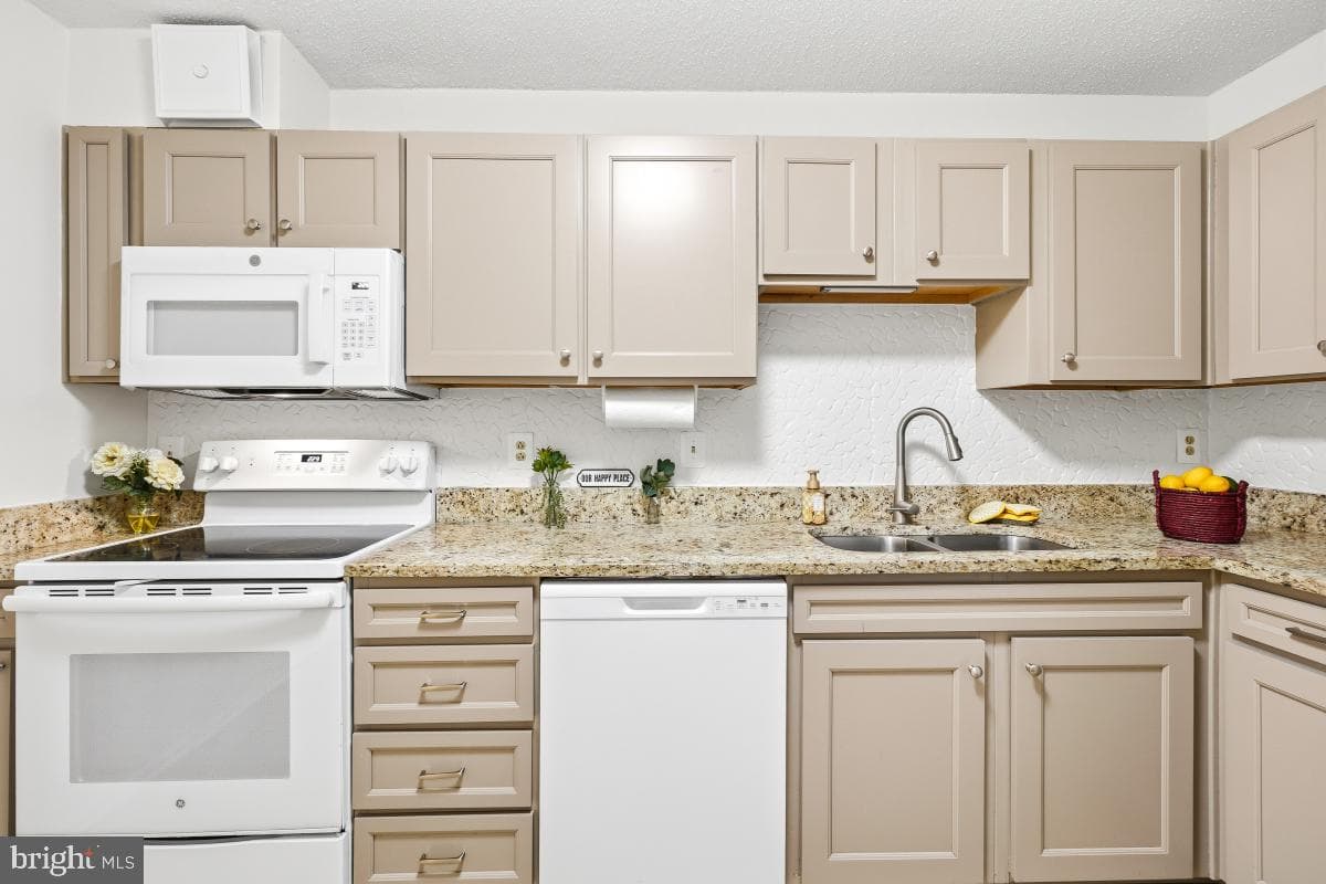 15107 Interlachen Drive #2-215 photo 4