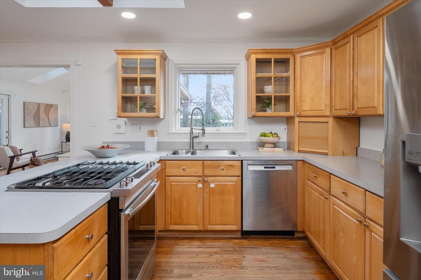2100 Hermitage Avenue photo 8