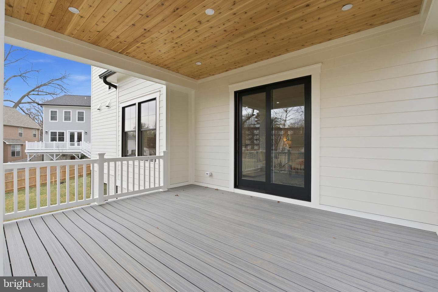 3835 Lawrence Avenue photo 21