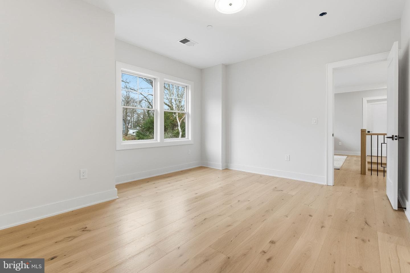 3835 Lawrence Avenue photo 34