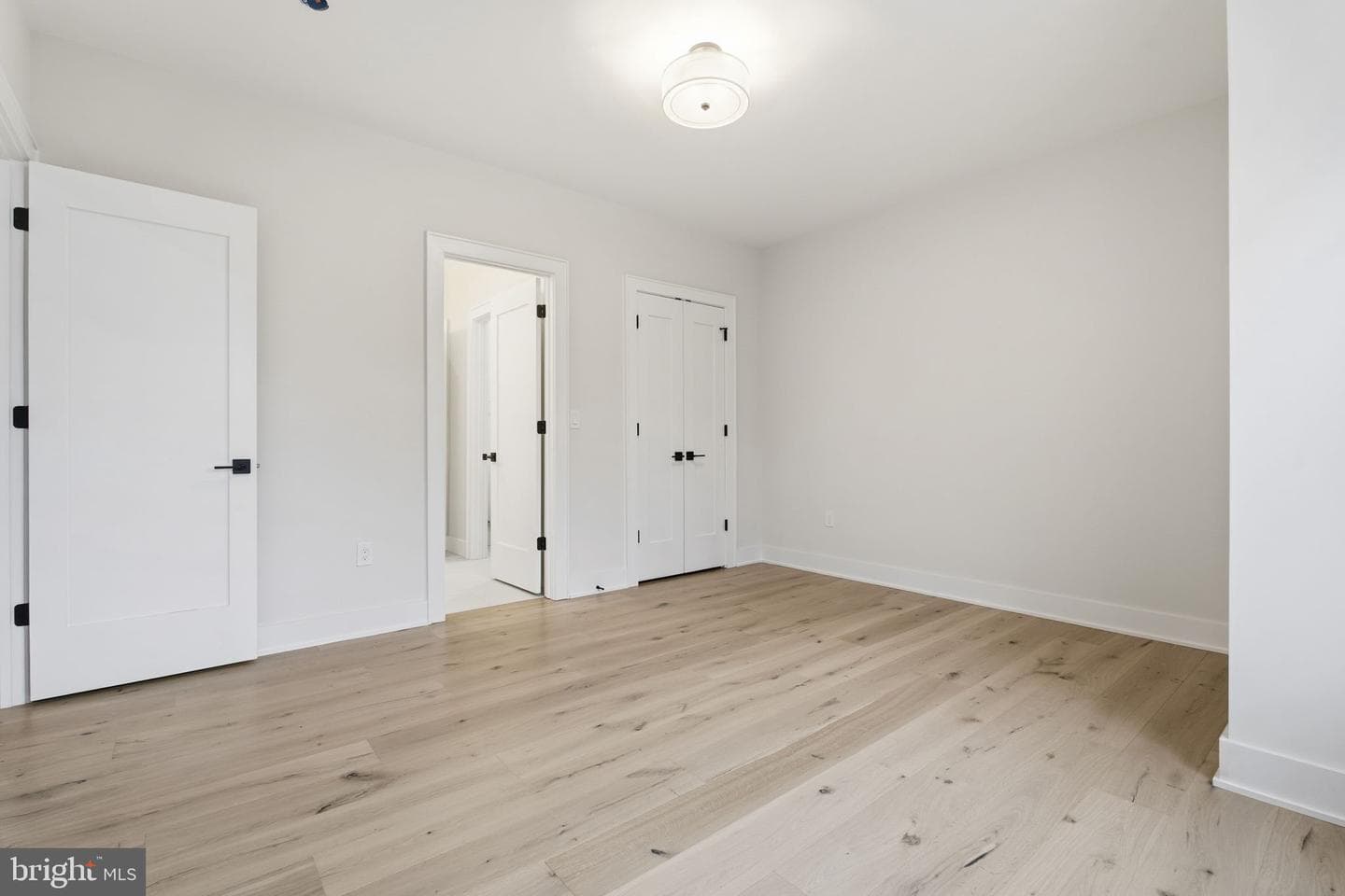 3835 Lawrence Avenue photo 35