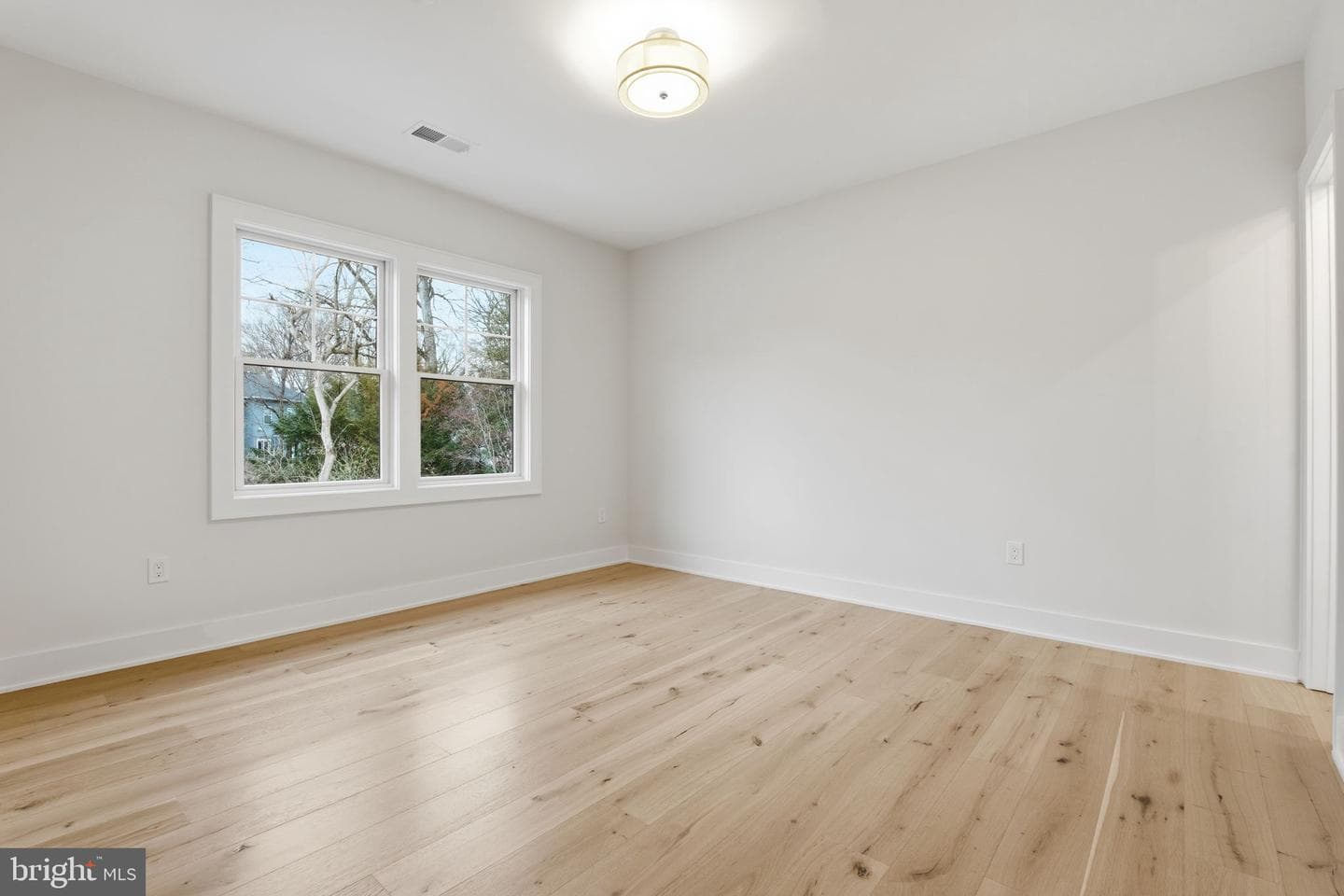 3835 Lawrence Avenue photo 38