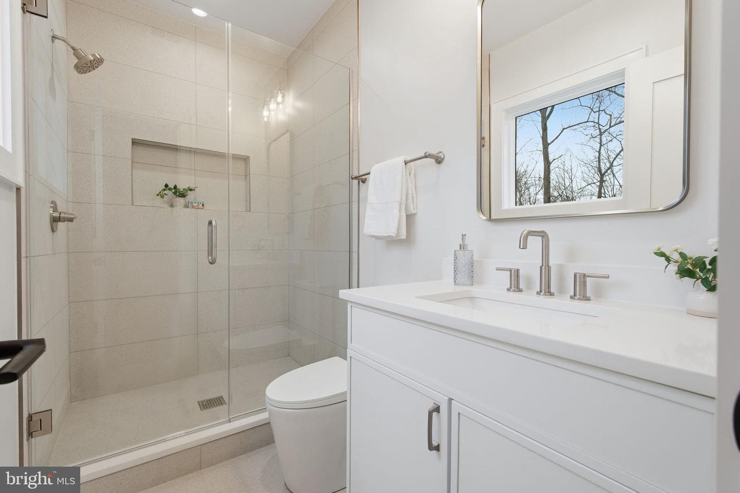 3835 Lawrence Avenue photo 44
