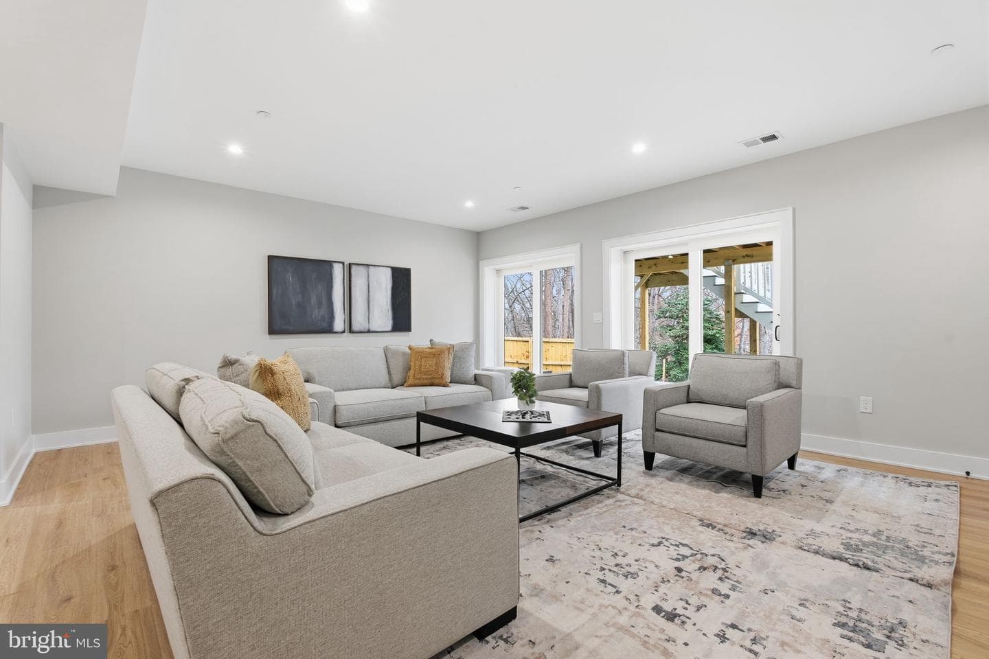 3835 Lawrence Avenue photo 47