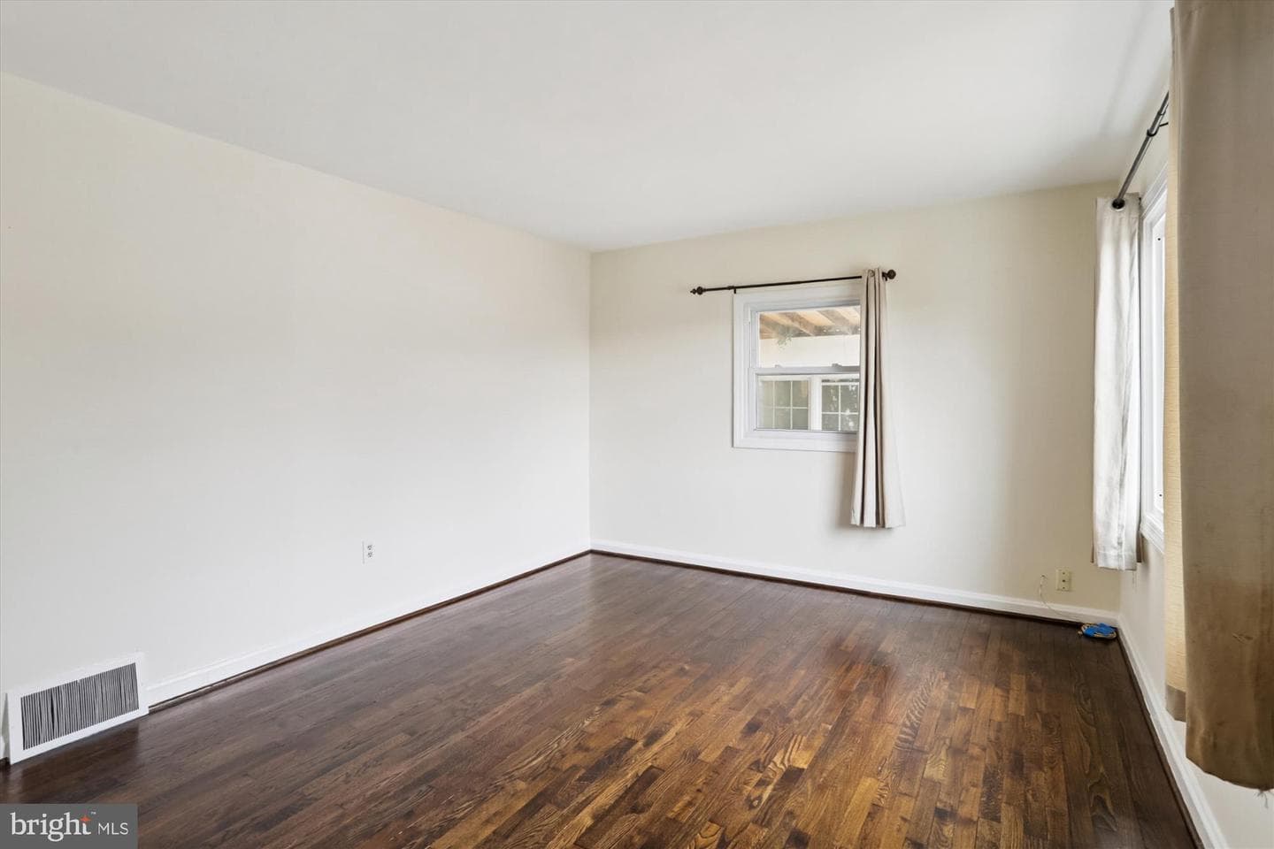 12317 Middle Road photo 10