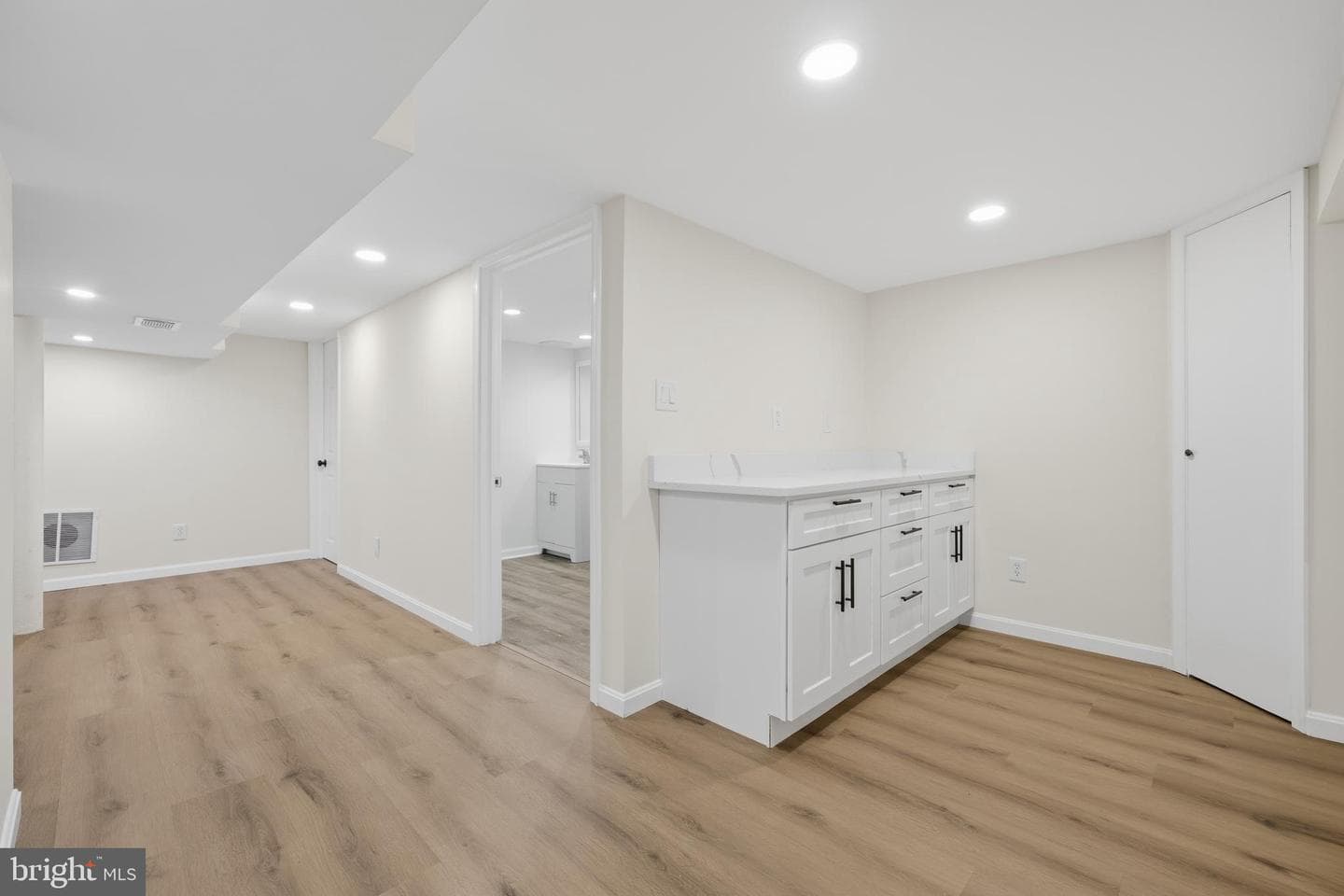 403 Joseph Street photo 31