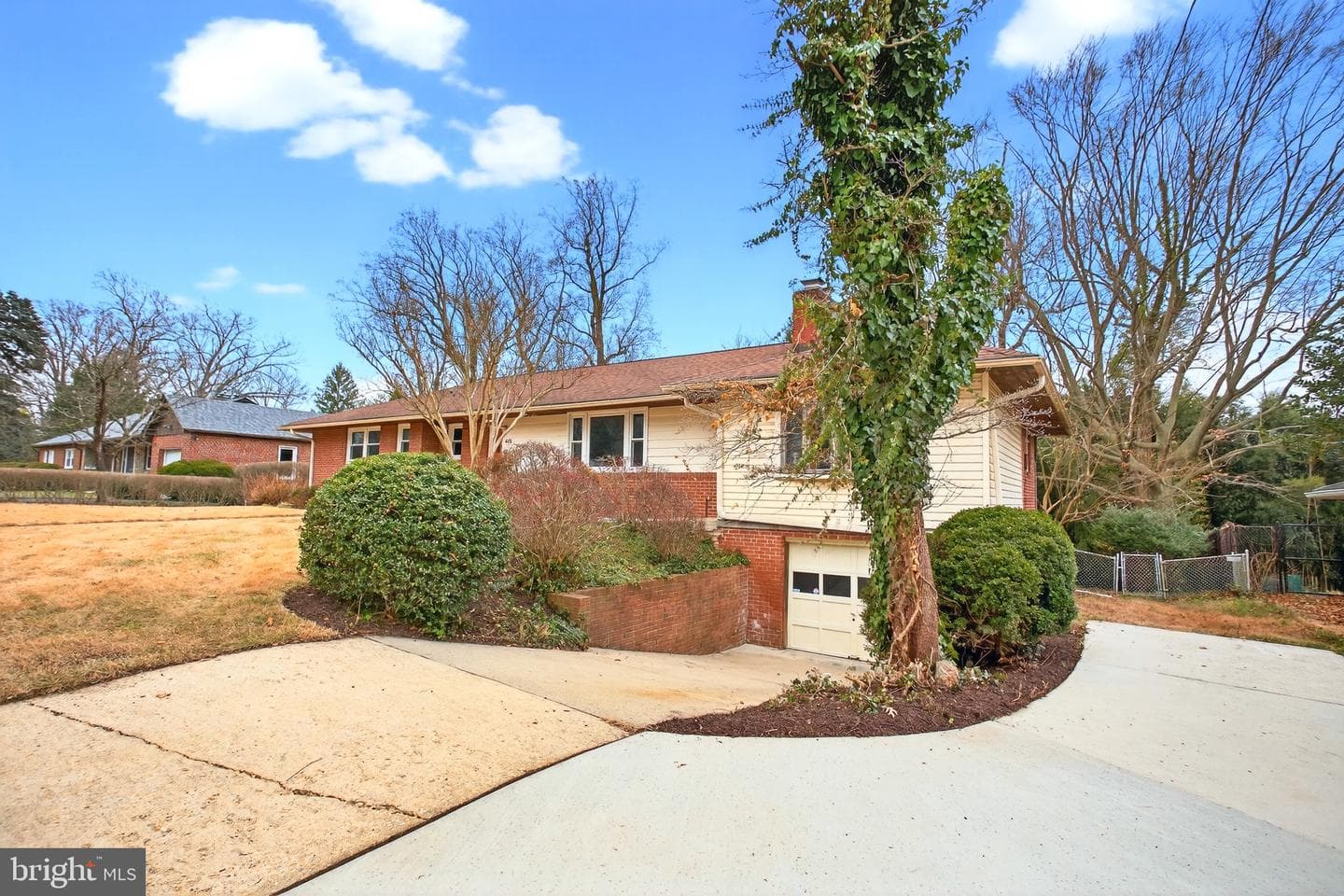 413 Southwest Drive photo 3