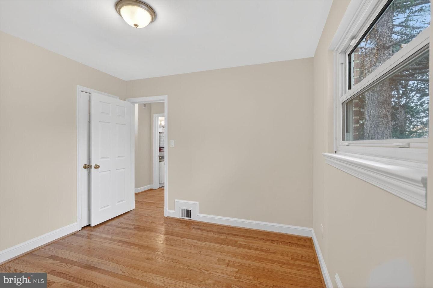 4503 Woodfield Road photo 8