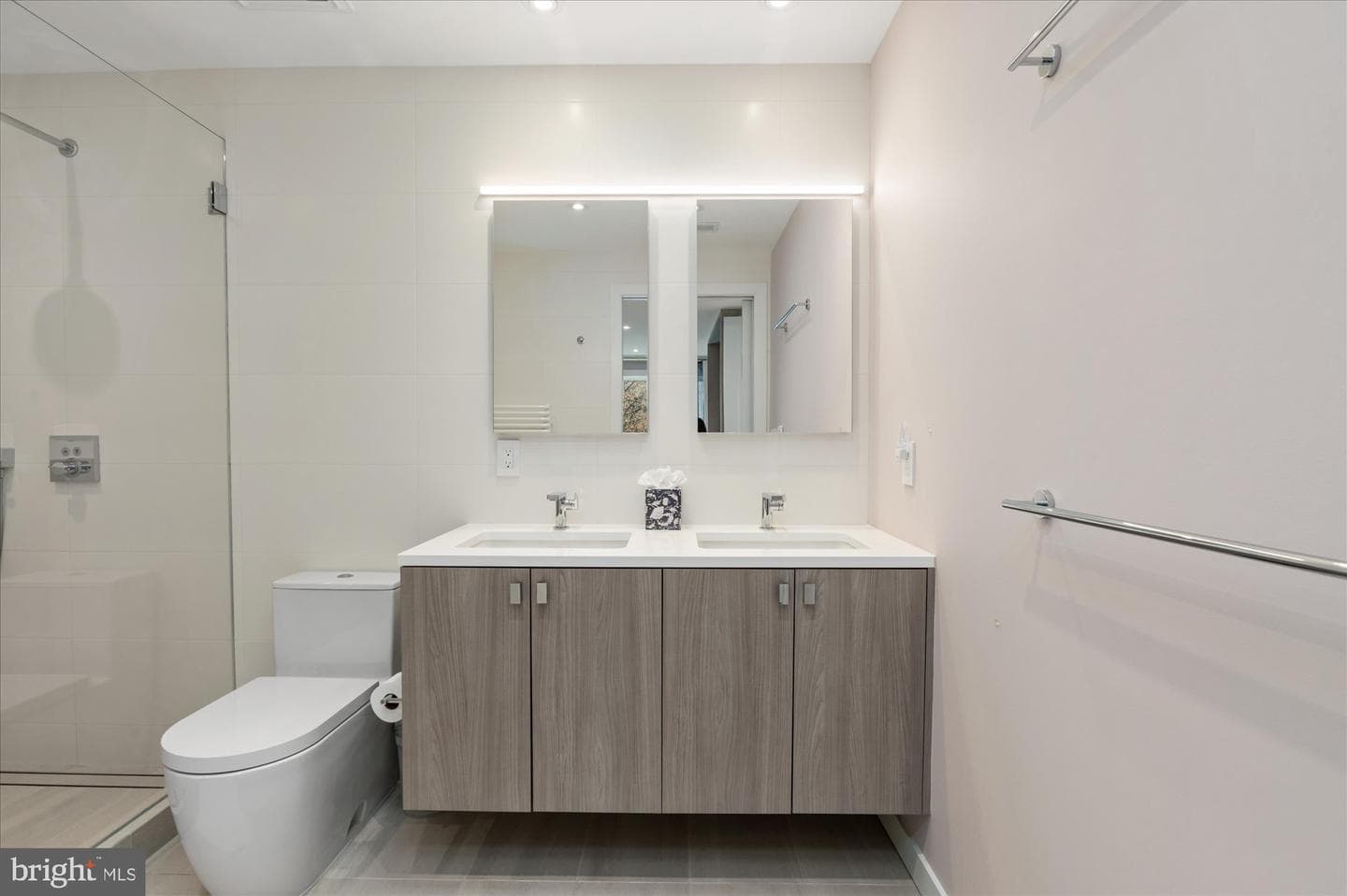 7313 Woodmont Avenue #r photo 21