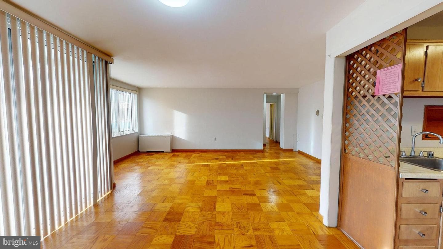 10201 Grosvenor Place #527 photo 10