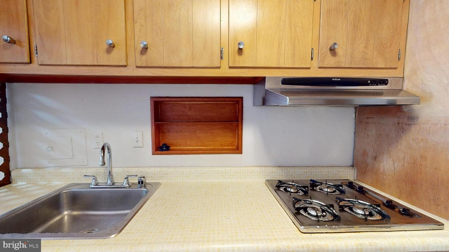 10201 Grosvenor Place #527 photo 14
