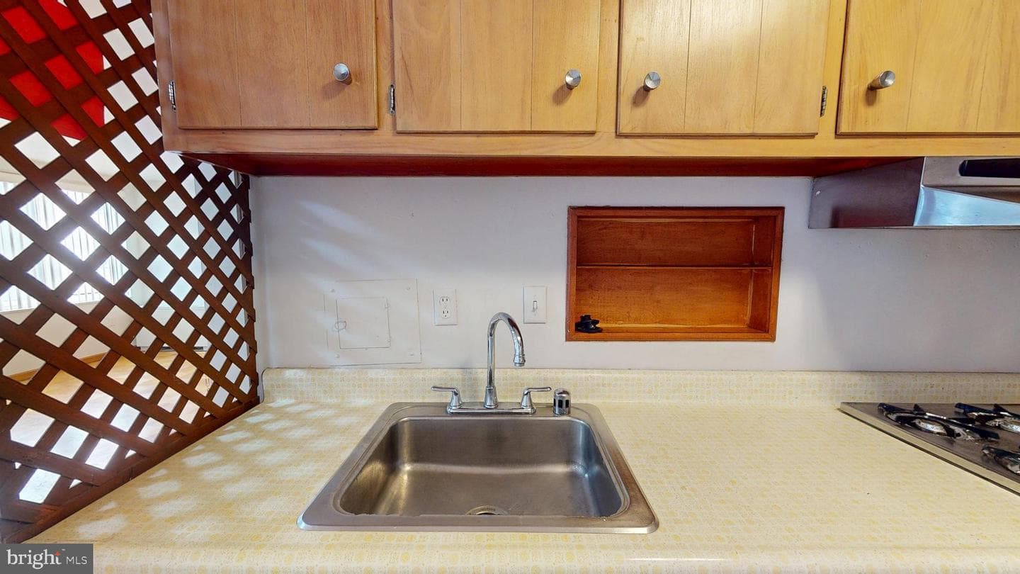 10201 Grosvenor Place #527 photo 15