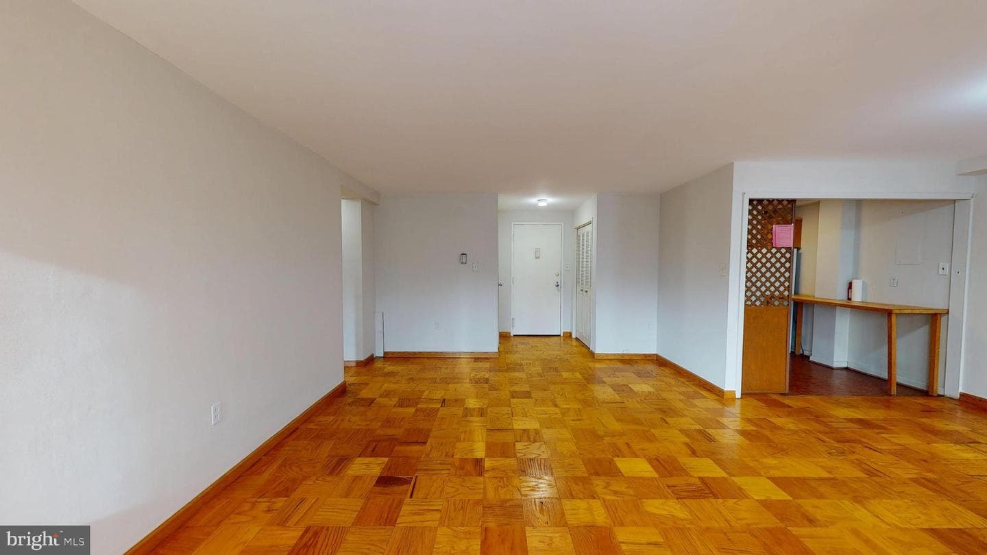 10201 Grosvenor Place #527 photo 17