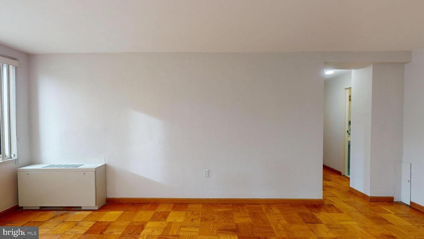 10201 Grosvenor Place #527 photo 18