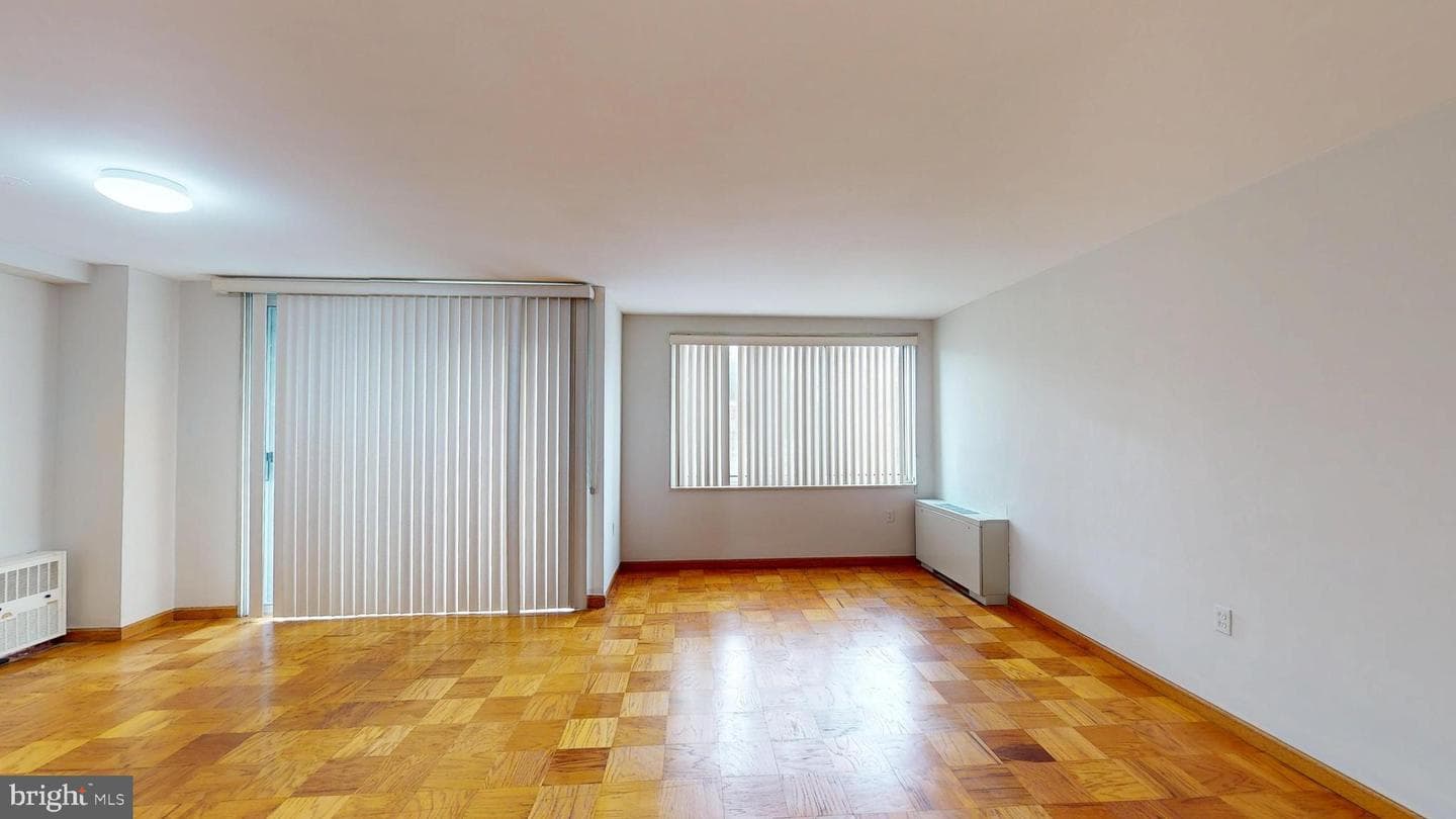 10201 Grosvenor Place #527 photo 19
