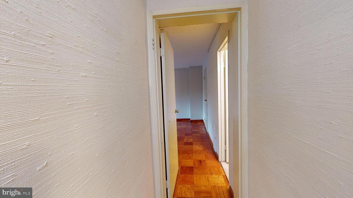 10201 Grosvenor Place #527 photo 26