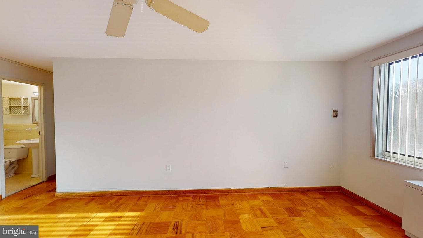 10201 Grosvenor Place #527 photo 29