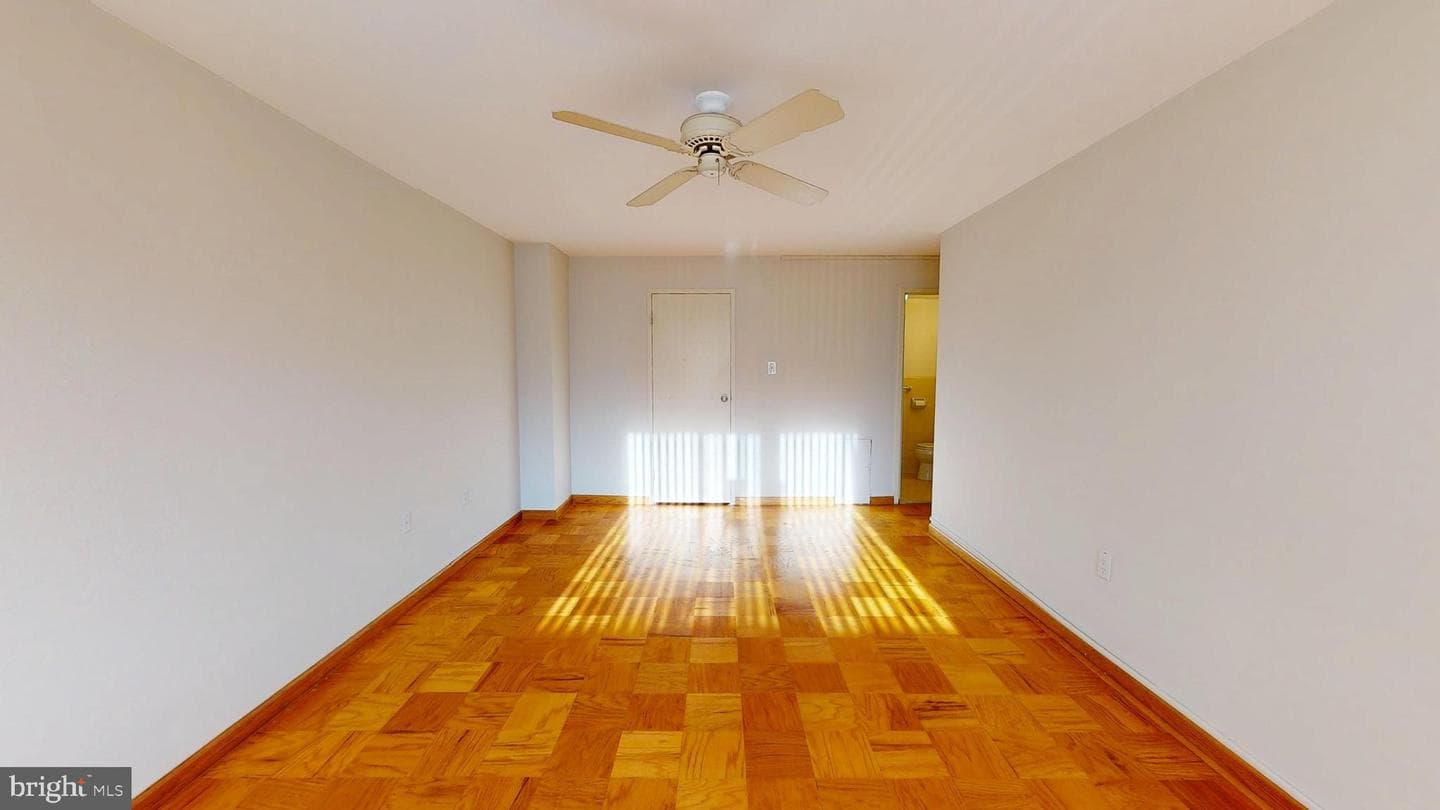 10201 Grosvenor Place #527 photo 31