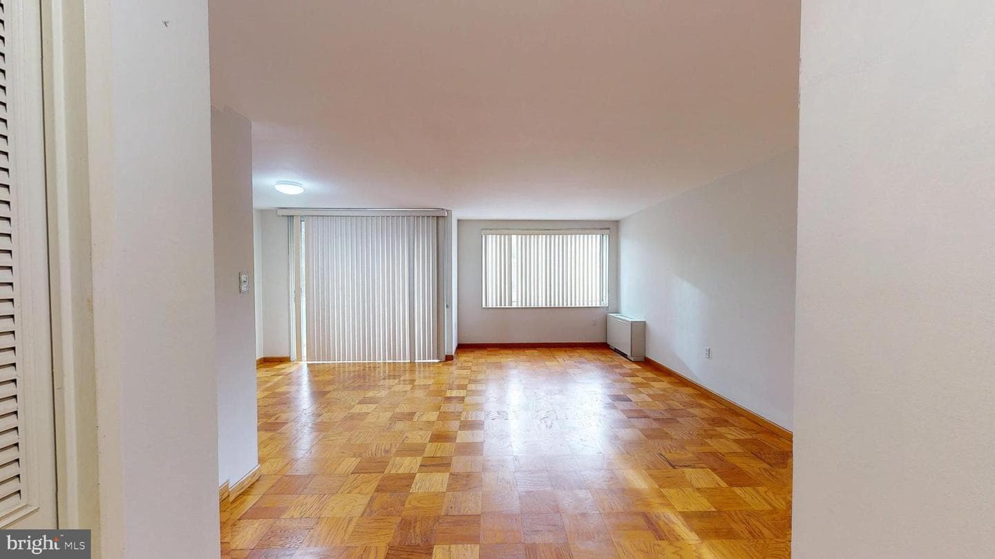 10201 Grosvenor Place #527 photo 6
