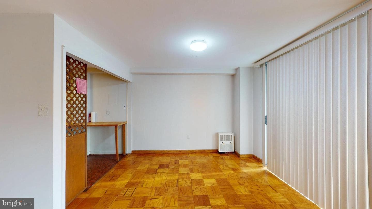 10201 Grosvenor Place #527 photo 9