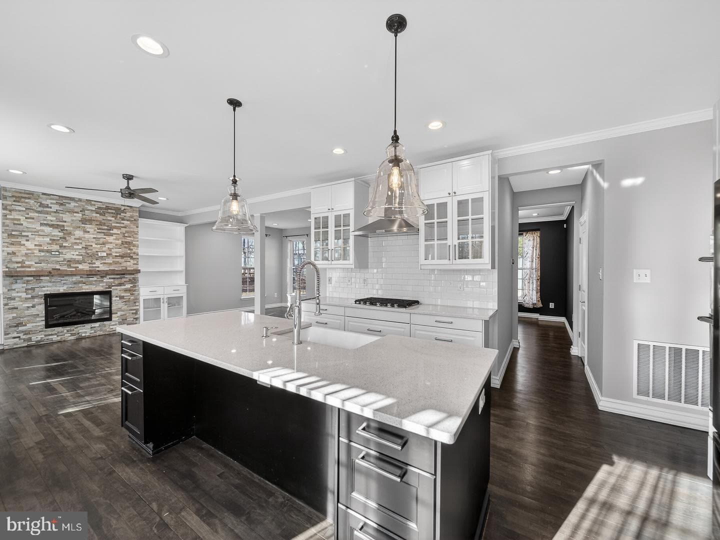 9534 Fernwood Road photo 2
