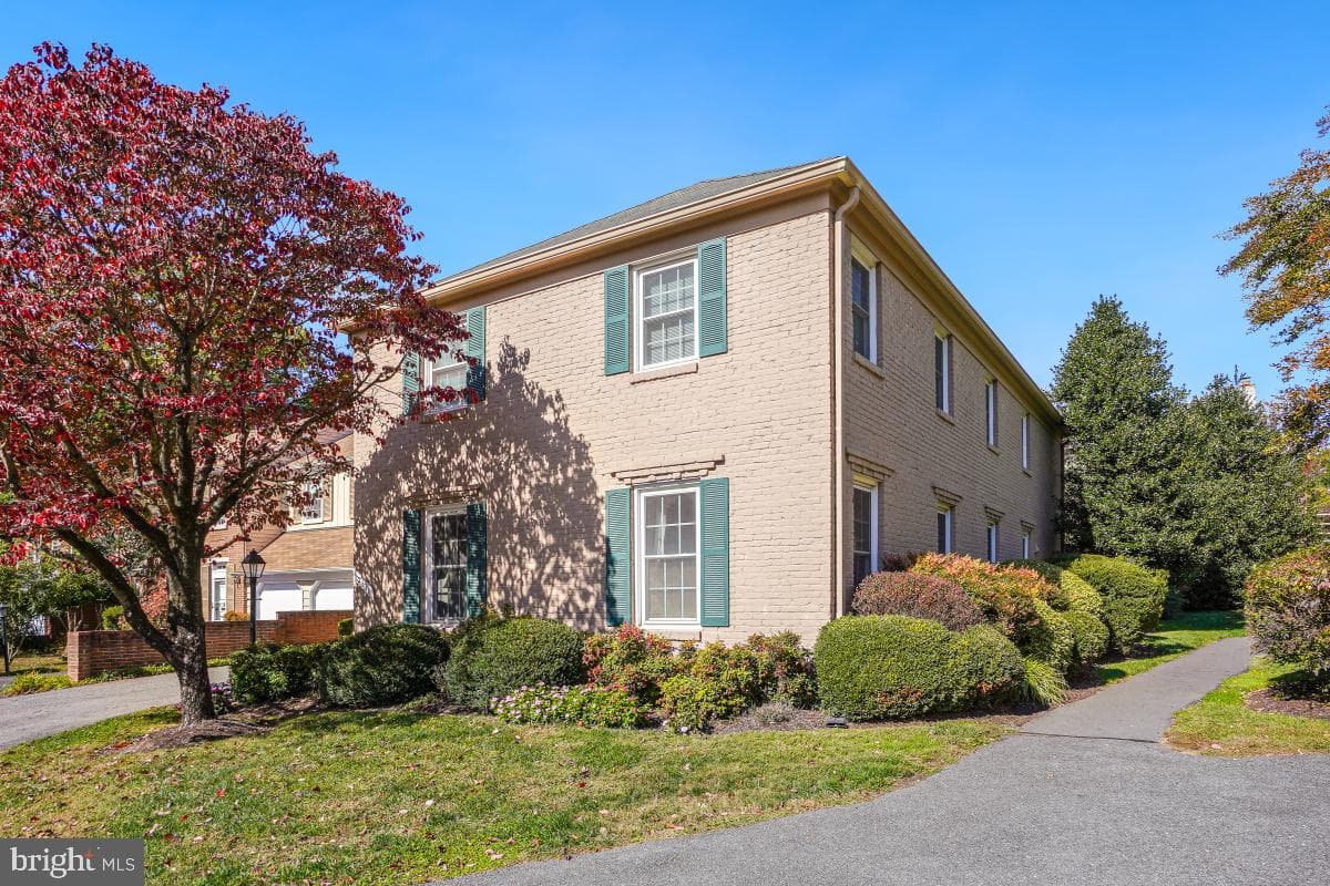 10336 Democracy Lane photo 2
