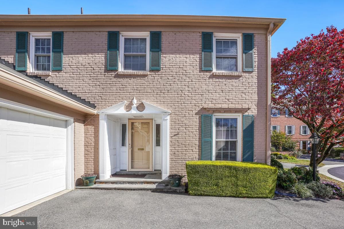 10336 Democracy Lane photo 4