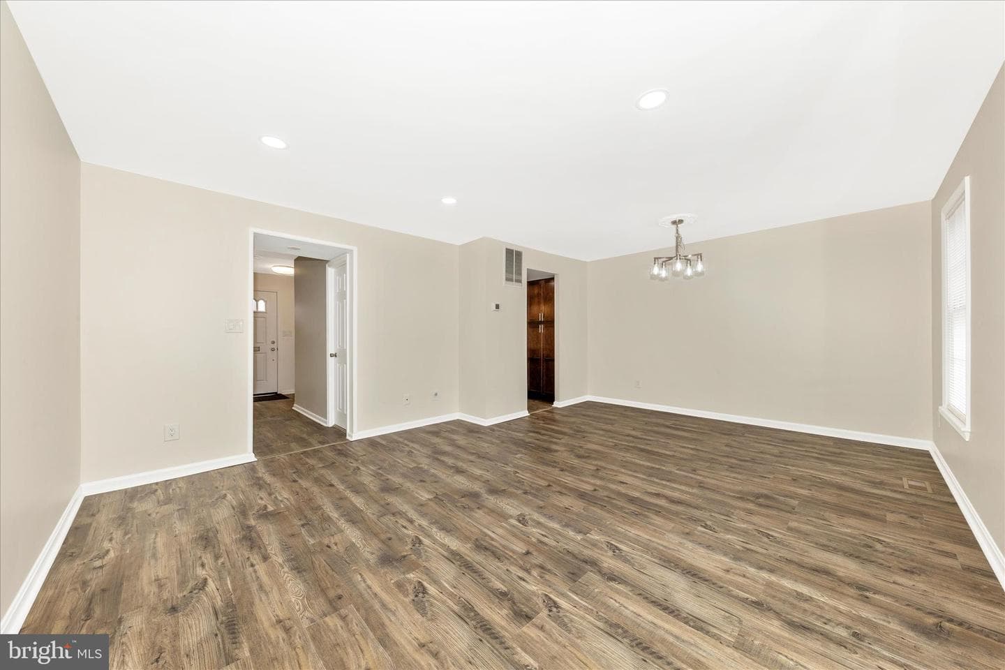 9923 Maple Leaf Drive photo 10