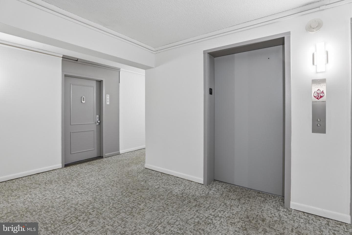 4 Monroe Street #909 photo 3
