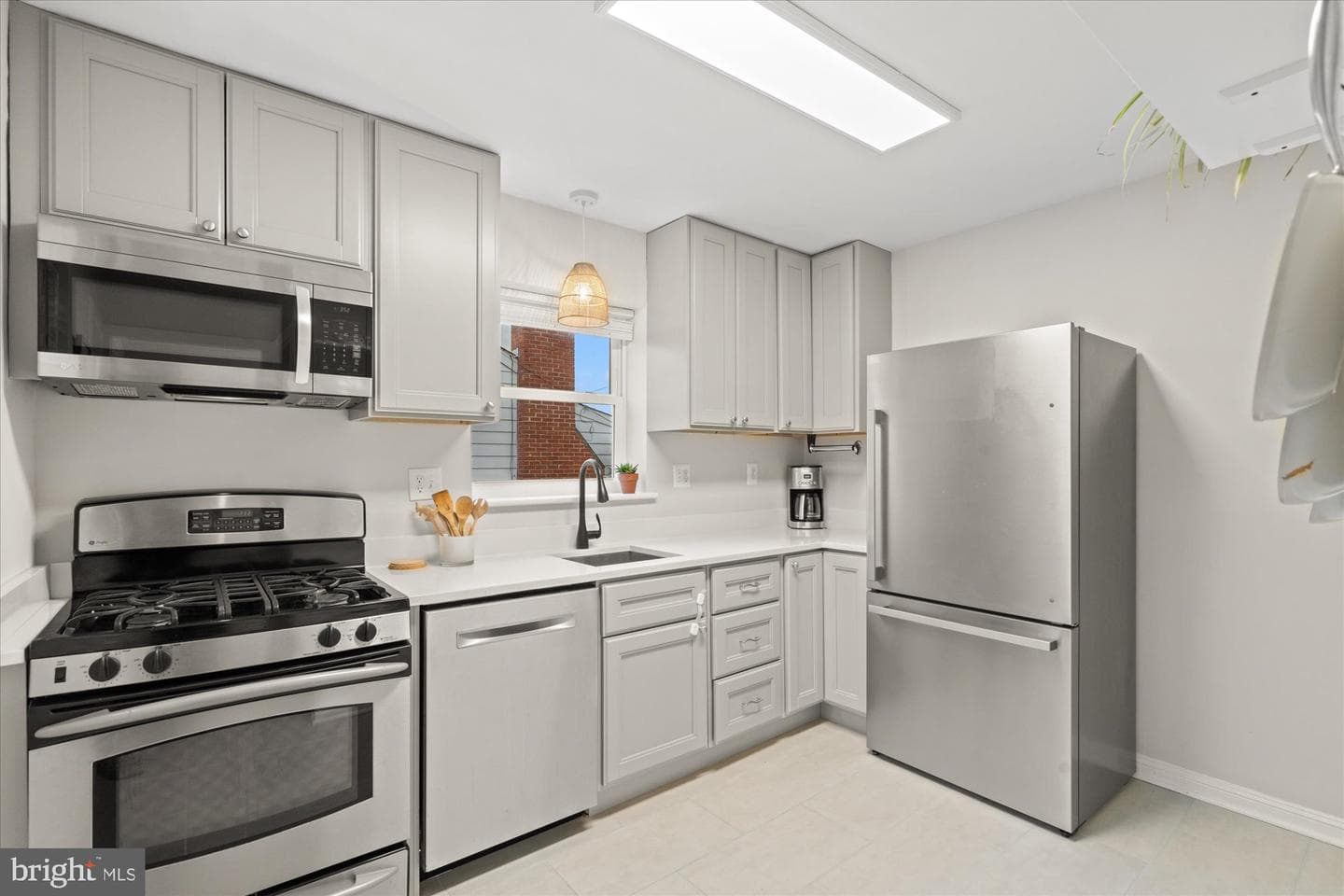 2213 Darrow Street photo 11
