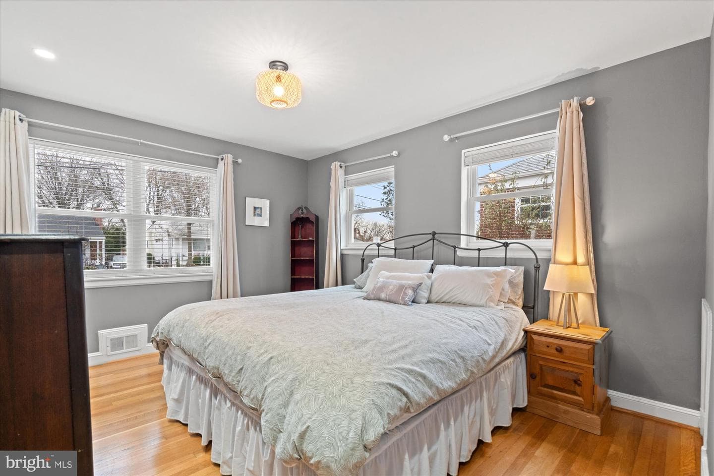 2213 Darrow Street photo 18